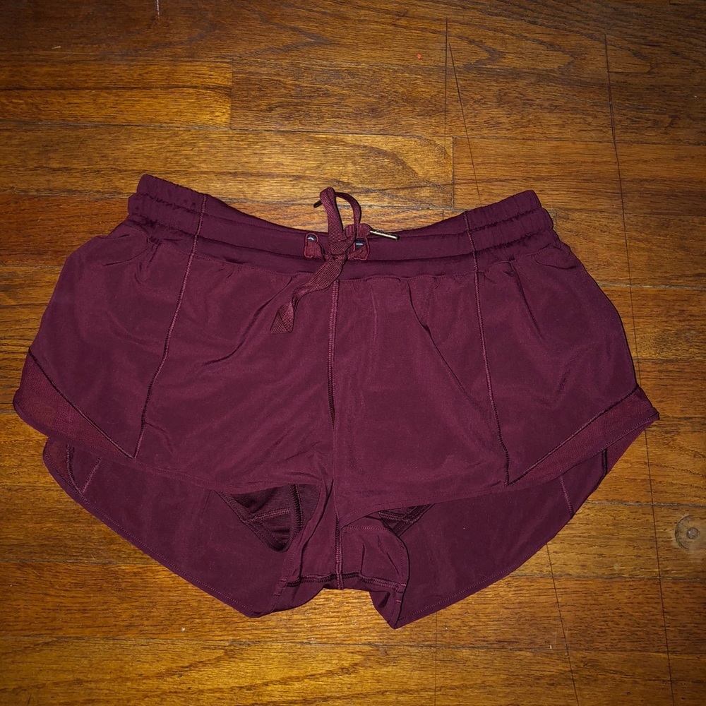 Lululemon Maroon Hotty Hot short 2.5 in